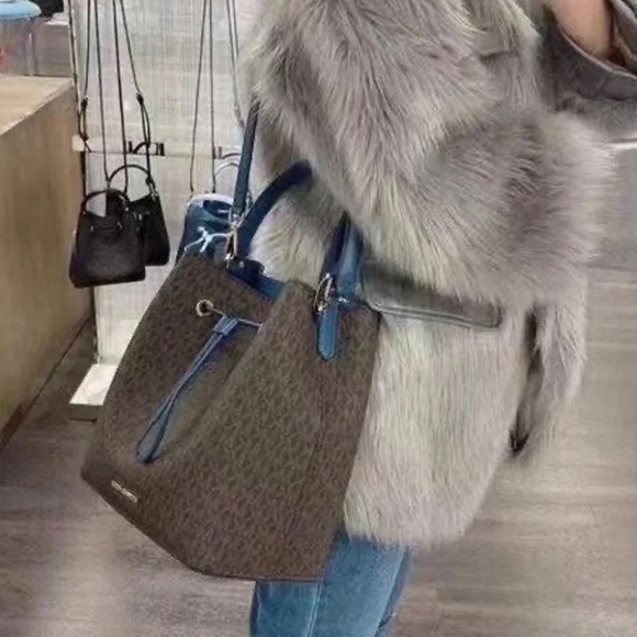 Michael Kors Suri Large Bucket Dark Chambray/Multi - Picture 8 of 11